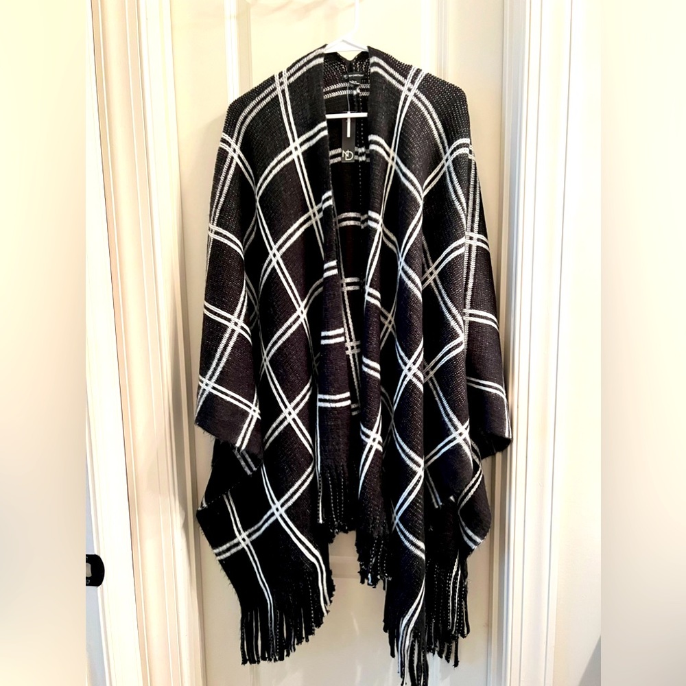 NEW New Directions‎ black and white shawl wrap